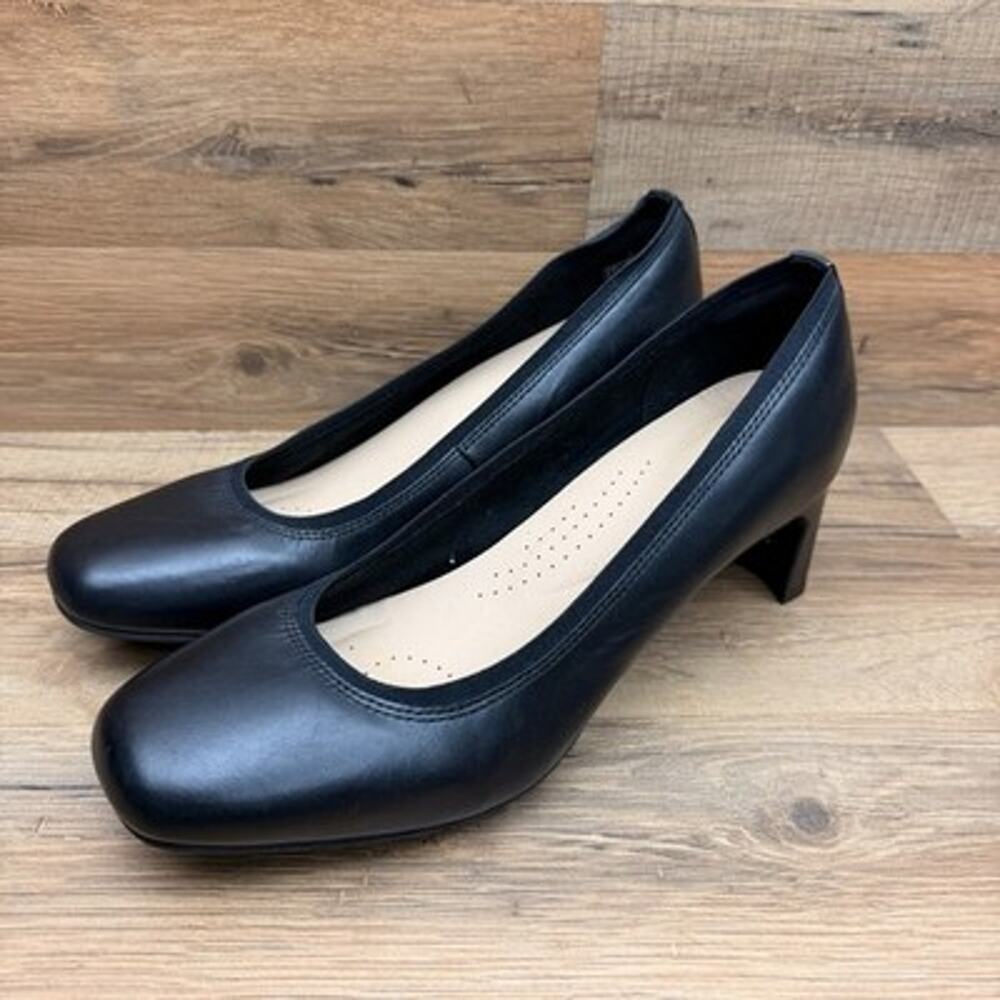 Clarks Pumps Women's 10 Black Leather Round Toe Block Heel Mid Heel Shoes